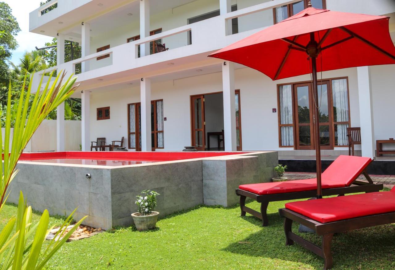 Villa Red Pool Хиккадува Экстерьер фото