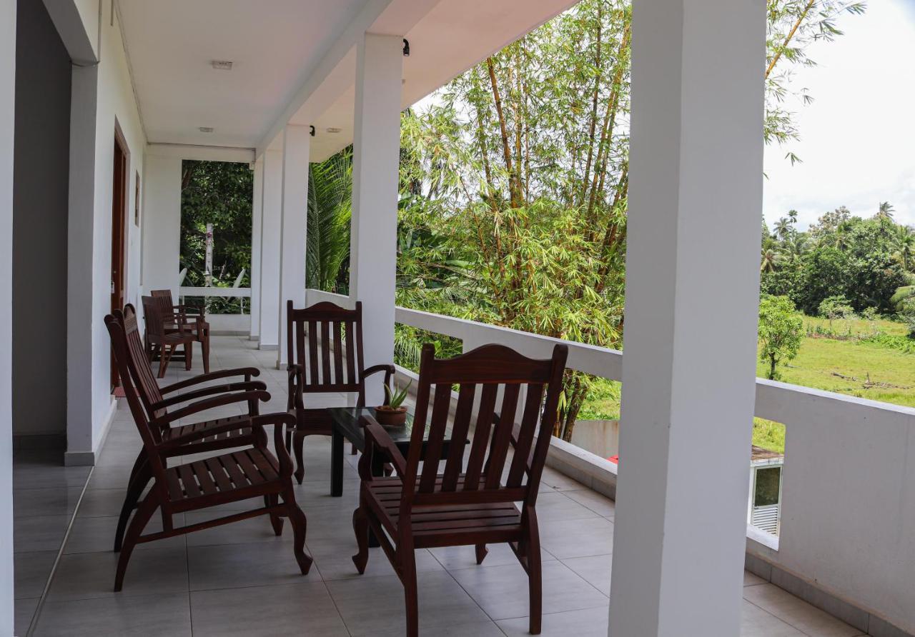 Villa Red Pool Хиккадува Экстерьер фото