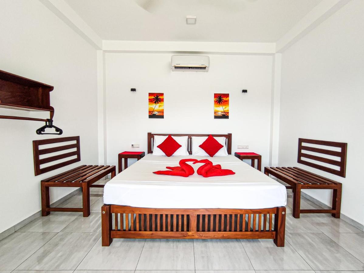 Villa Red Pool Хиккадува Экстерьер фото