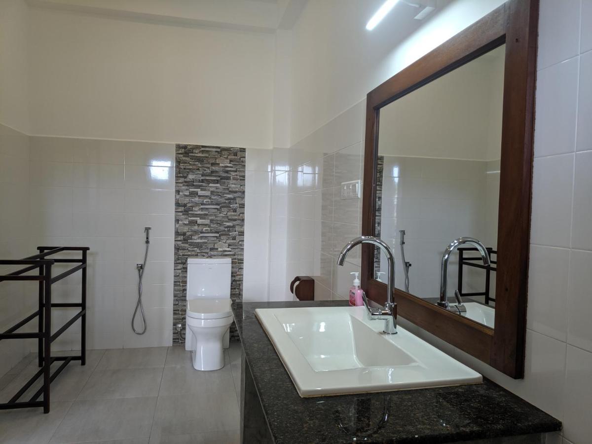 Villa Red Pool Хиккадува Экстерьер фото