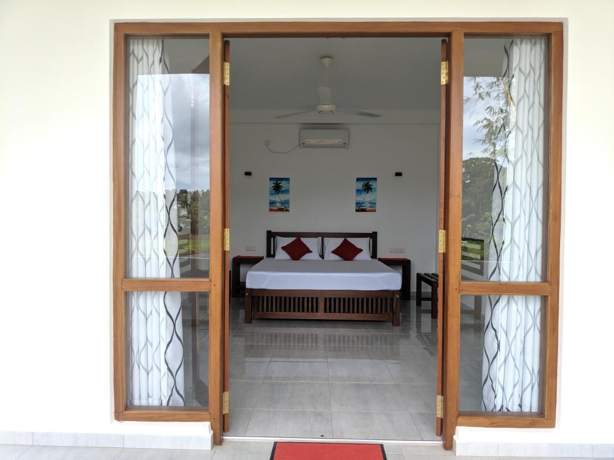 Villa Red Pool Хиккадува Экстерьер фото