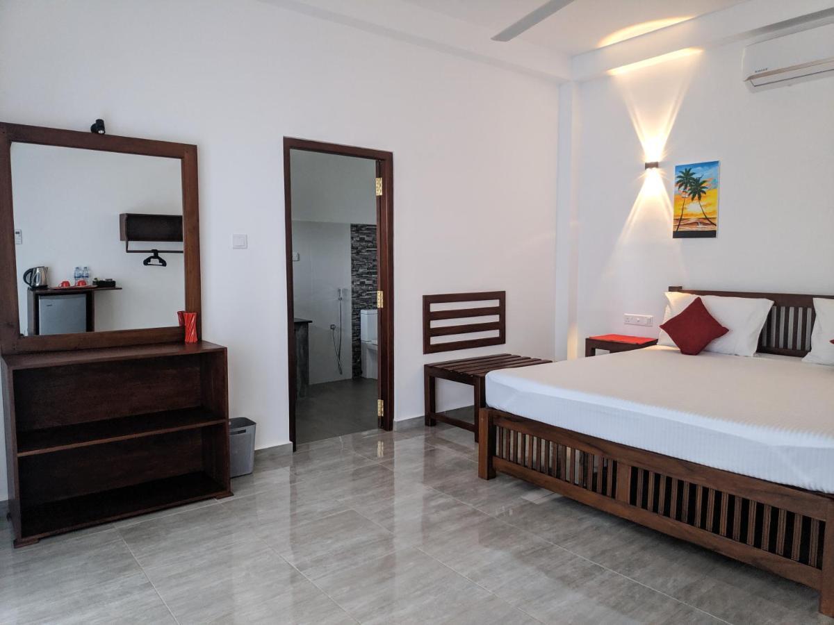 Villa Red Pool Хиккадува Экстерьер фото