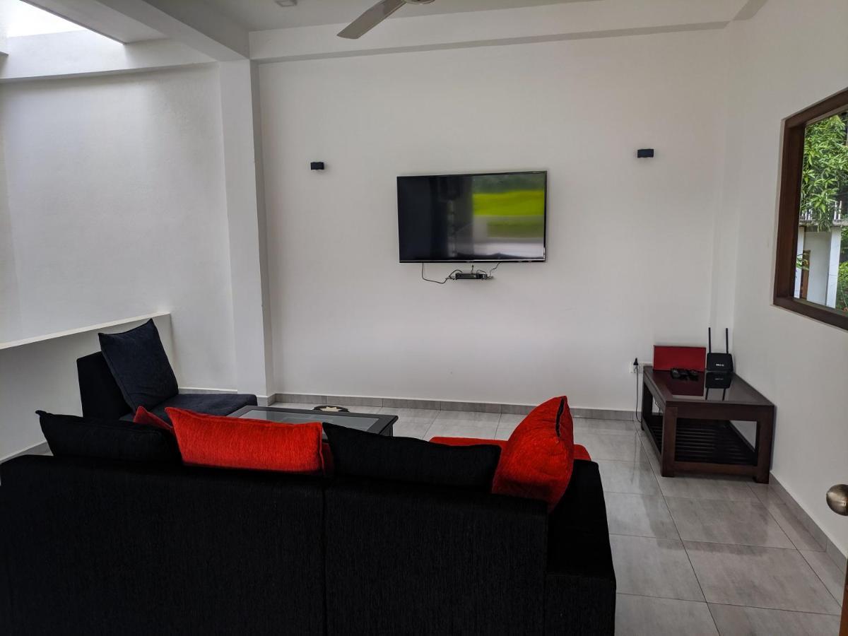 Villa Red Pool Хиккадува Экстерьер фото